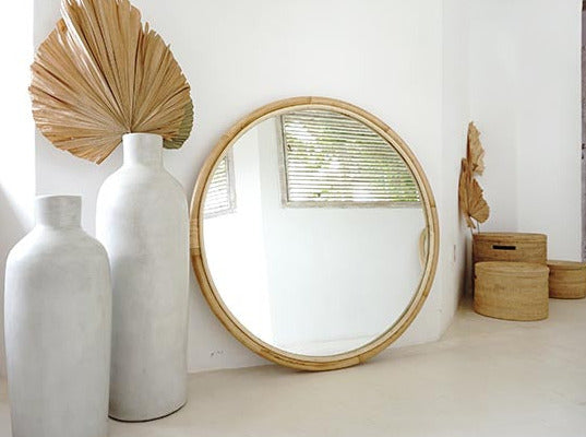 Großer Ovaler signature Spiegel Neyla aus Rattan – The Goods