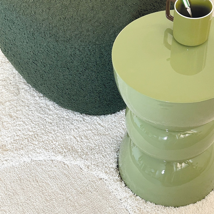 Beistelltisch Titou – Organische Form in Salbei (Ø30 x H45 cm)