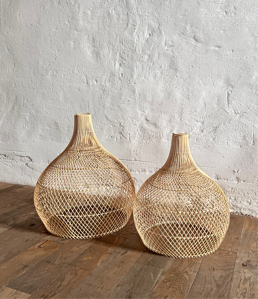 Rattanlampe in Bottle-Form – Handgefertigt aus Bali, Natürliche Farbe, 2 Größen