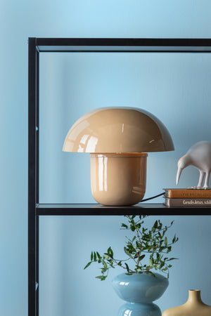 Tischlampe Fat Mushroom – Pilzform trifft Designcharakter in Soft Brown / Beige
