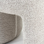 Hocker „Sahi“ aus Bouclé in Taupe – stilvolles Fußteil passend zum Sessel Balou