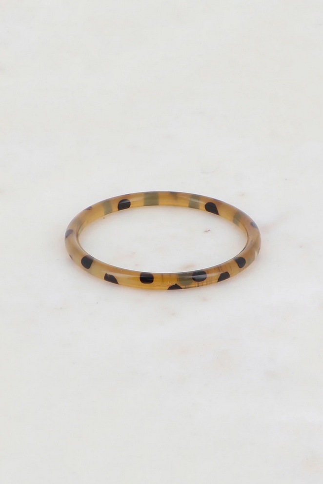 Armreif aus Büffelhorn mit Leopardenmuster