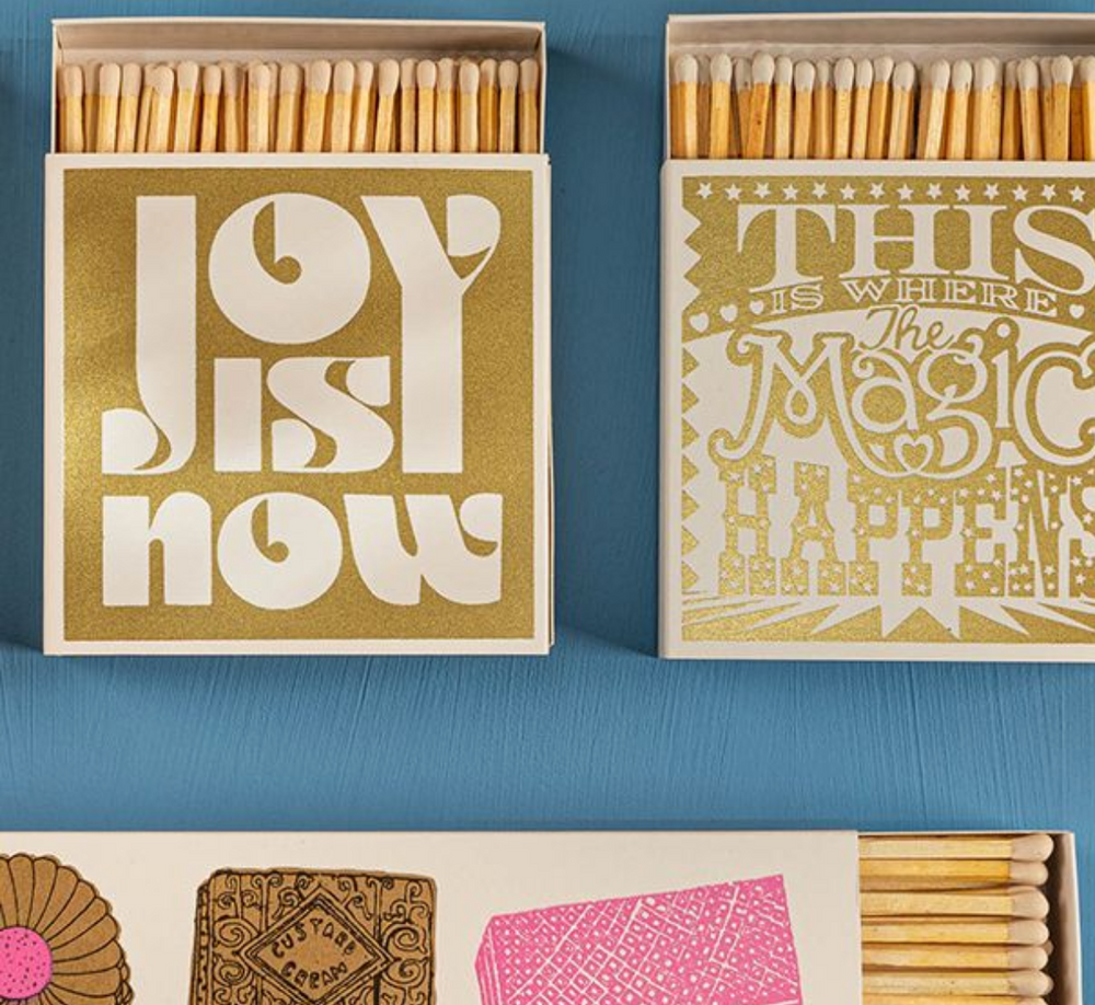 Streichholzschachtel „Joy Is Now“ – Quadratisch (Kopie)