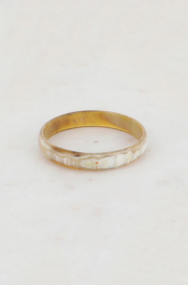 Flacher Armreif aus Büffelhorn – handgefertigt in Vietnam