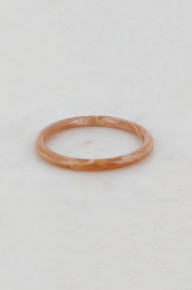 Geschlossener Armreif aus farbigem Harz – Einheitsgröße