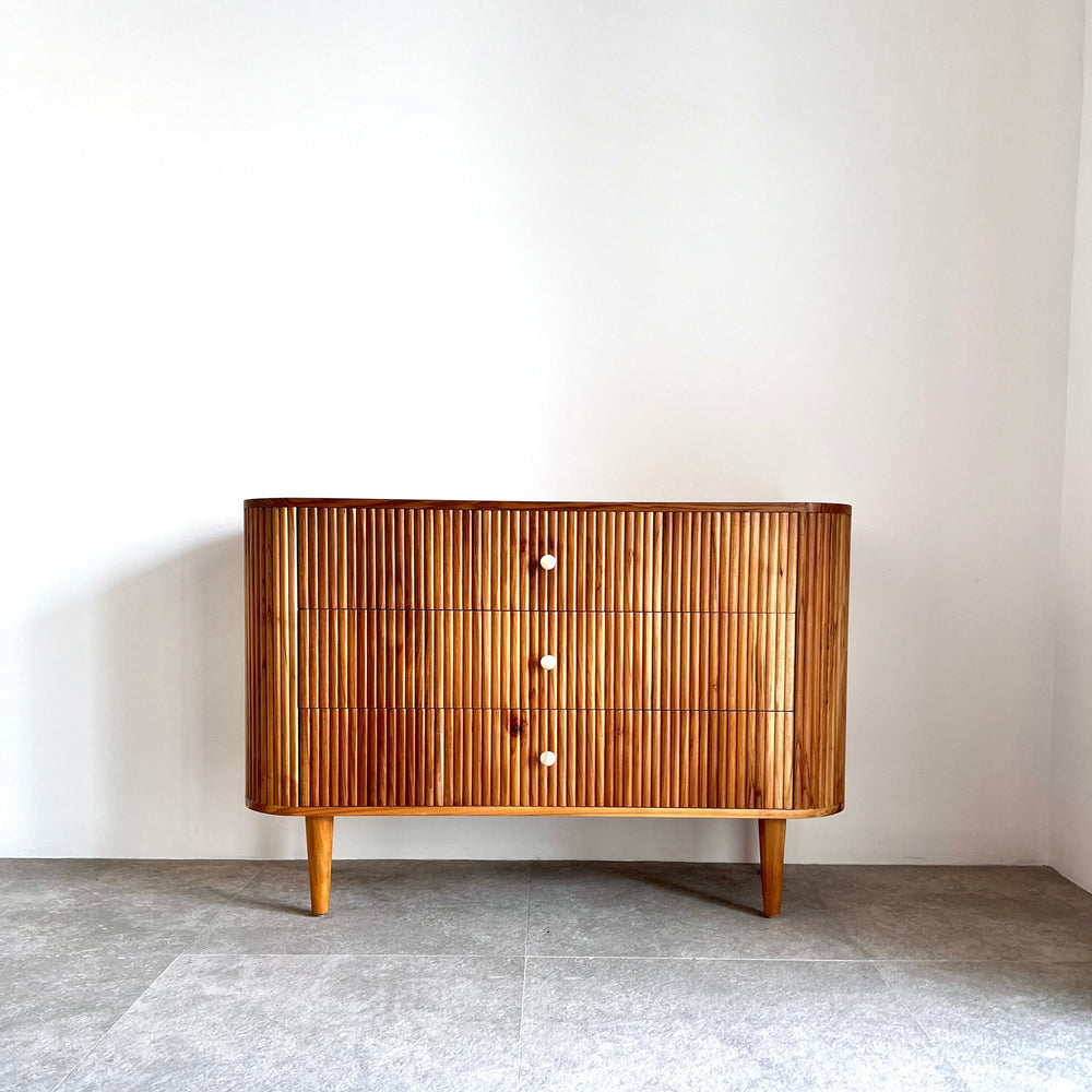Handgefertigte Teakholz Kommode in Natürlicher Farbe mit Lamellen-Design – 3 Schubladen