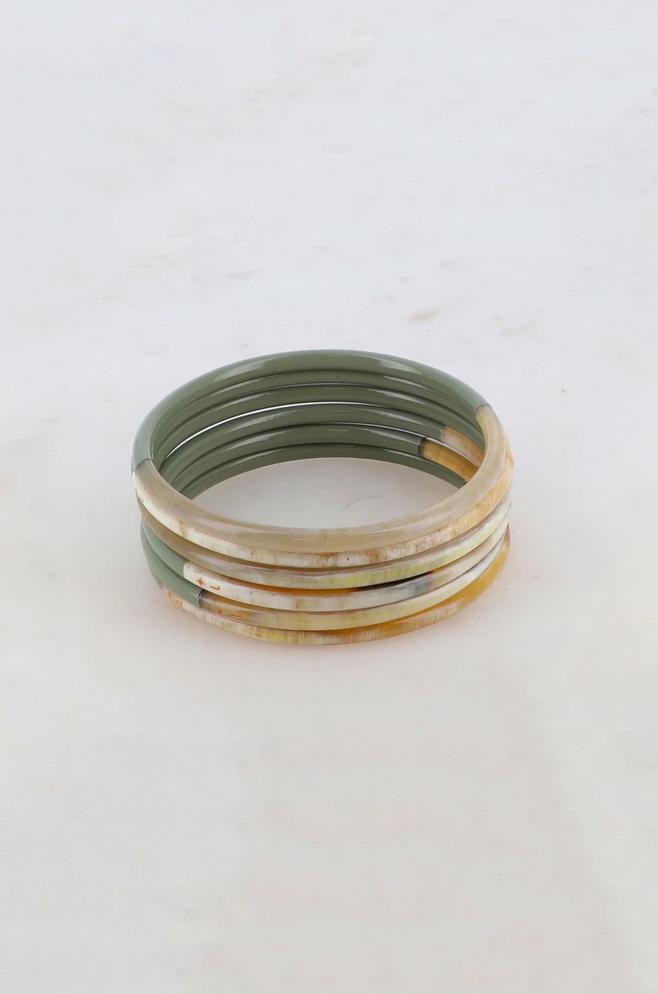 Lackierter feiner Armreif aus Büffelhorn dick – handgefertigt in Vietnam