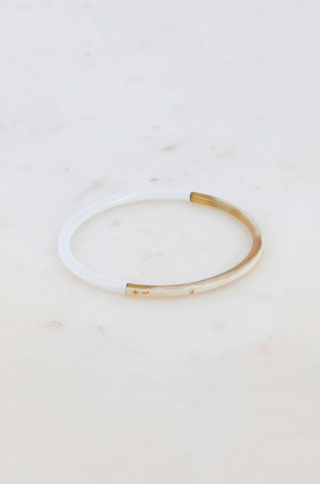 Lackierter feiner Armreif aus Büffelhorn dick – handgefertigt in Vietnam