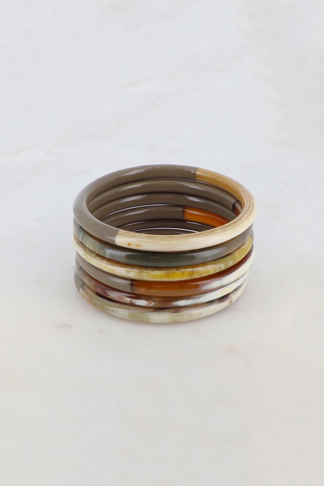 Lackierter Armreif aus Büffelhorn dick – handgefertigt in Vietnam