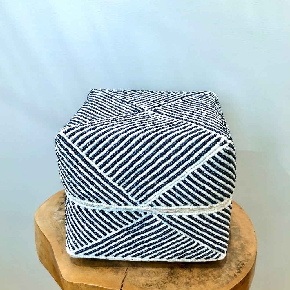Perlenbox Aninda Metallic Navy/Weiß mit schmalen Streifen